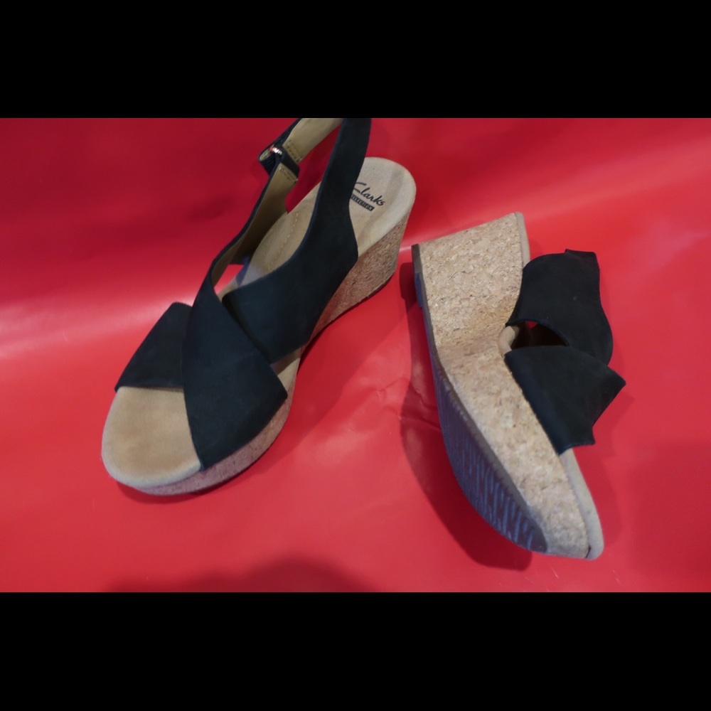 Clark’s cushion heels Size 8